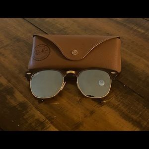 Ray-Ban Clubmaster - Brown Tortoise She’ll